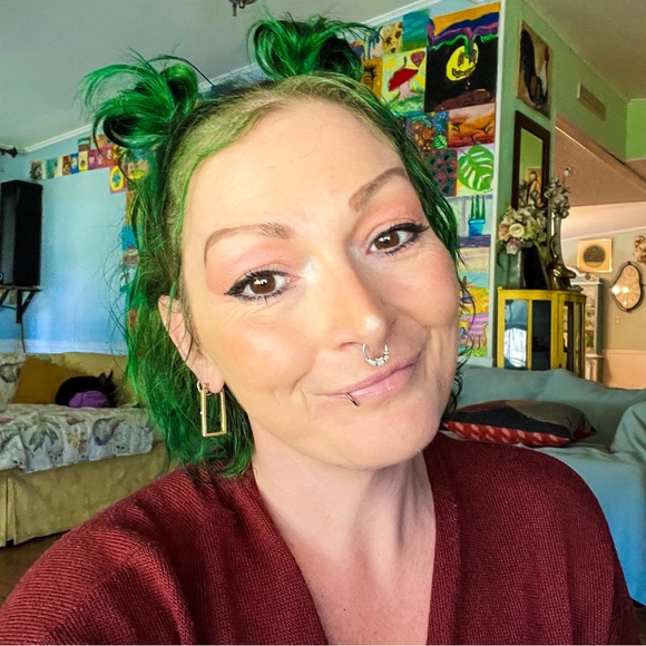 Meet your Posher, TheThriftyWife 🌈💜 - Picture 5 of 16